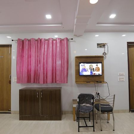 Basil Inn Home Stay Walking Distance From Taj Mahal Agra 아그라 외부 사진
