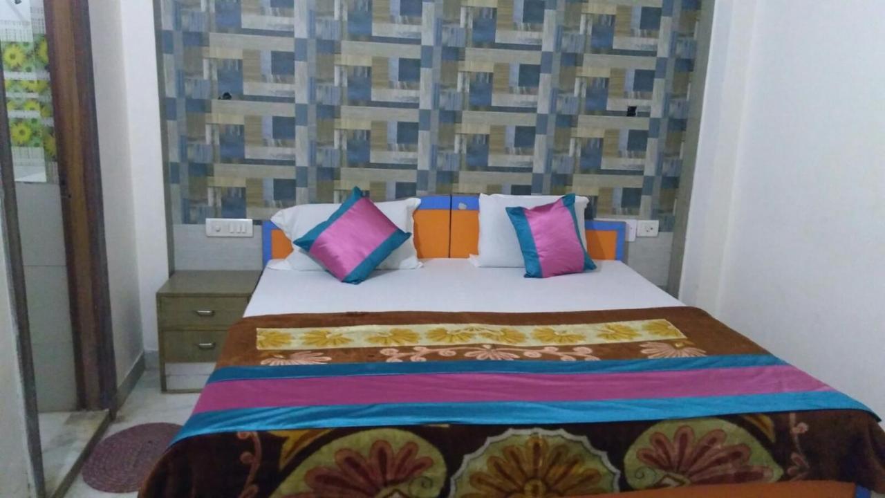 Basil Inn Home Stay Walking Distance From Taj Mahal Agra 아그라 객실 사진