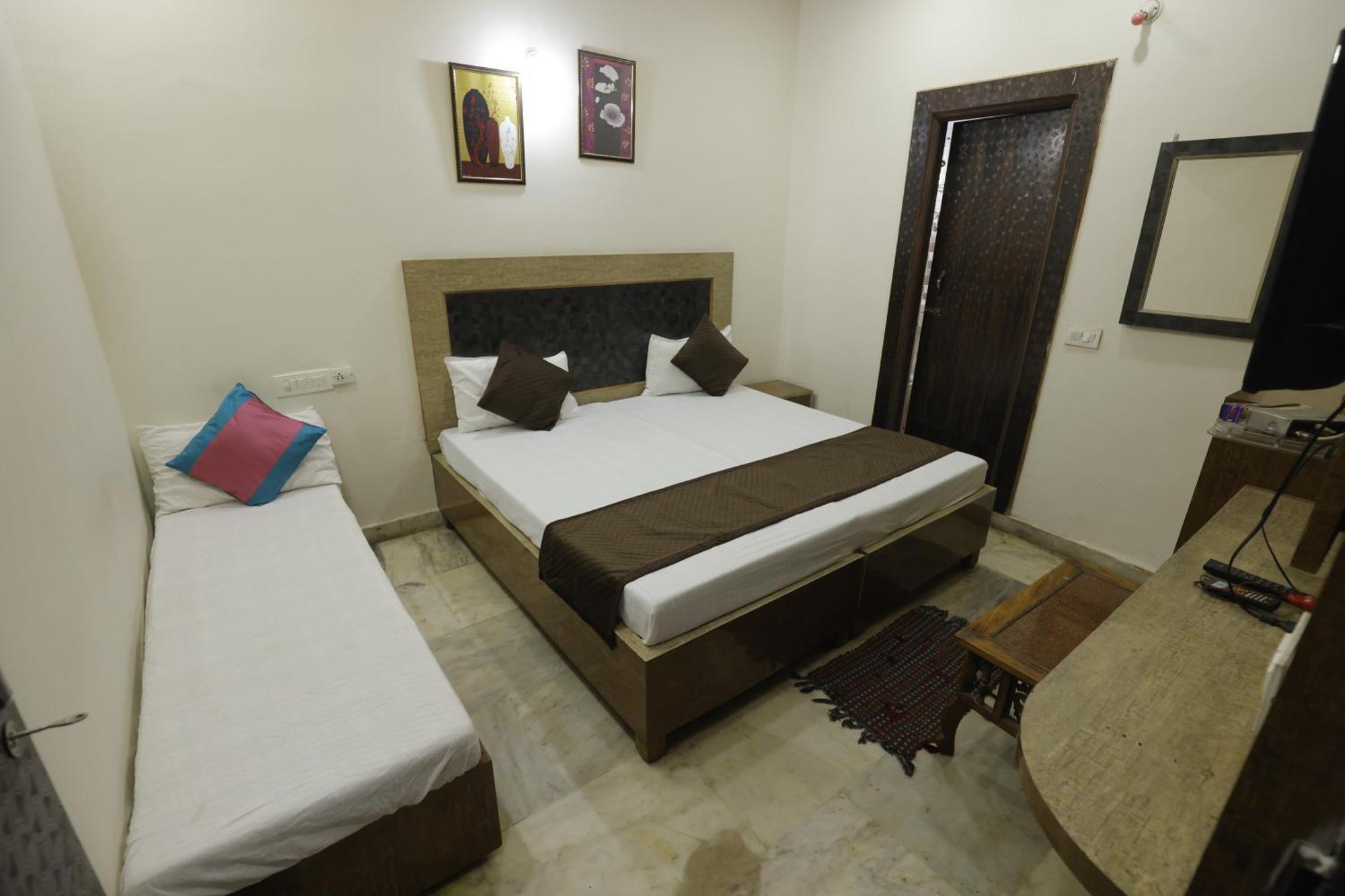 Basil Inn Home Stay Walking Distance From Taj Mahal Agra 아그라 외부 사진