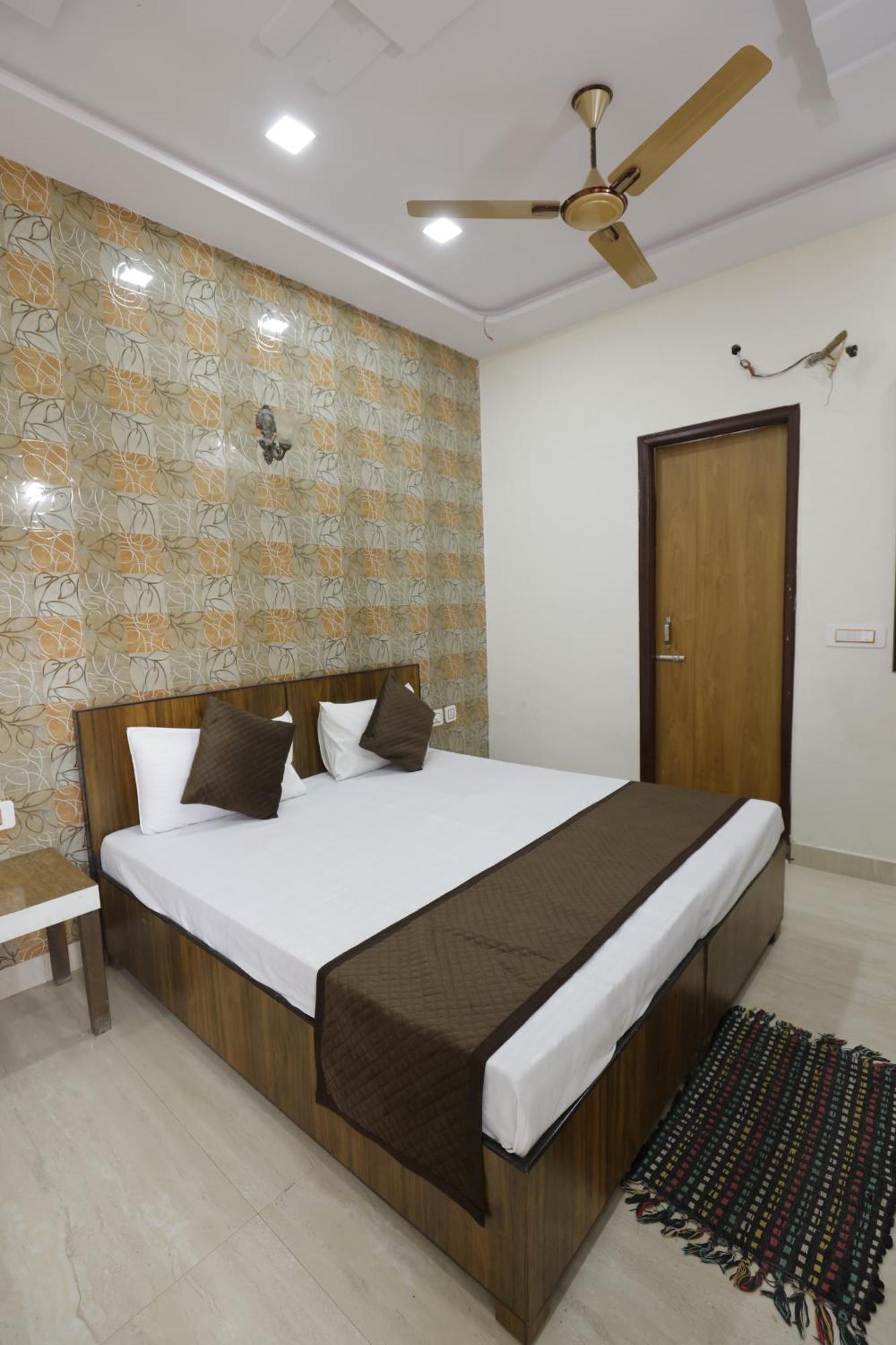 Basil Inn Home Stay Walking Distance From Taj Mahal Agra 아그라 외부 사진